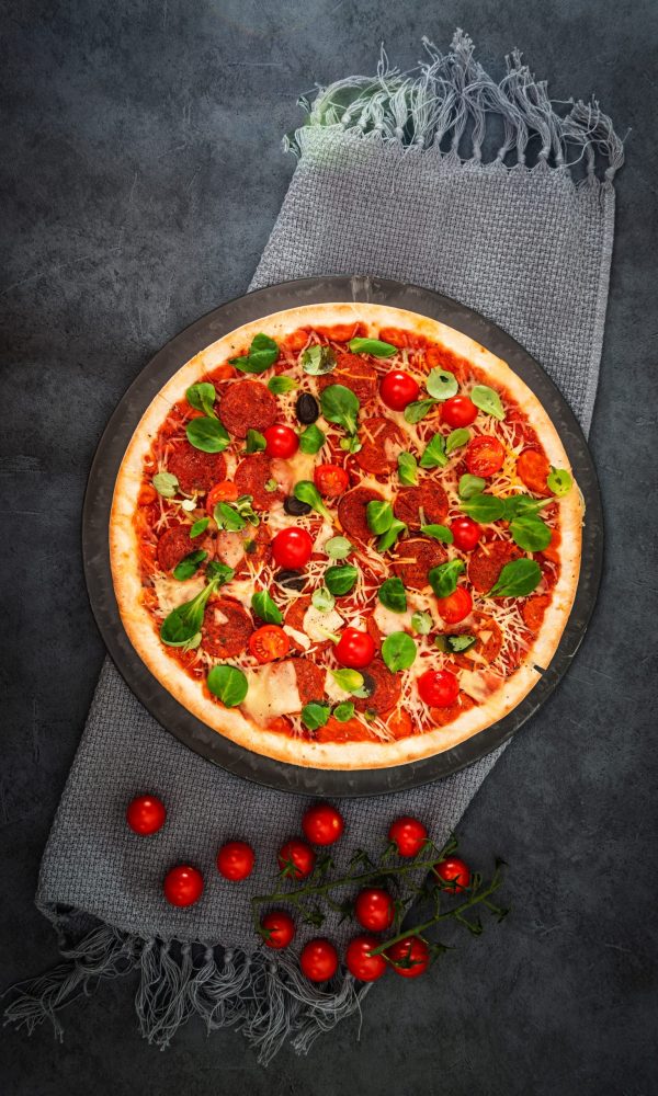 Sausage Pizza with Ham and tomatoes Sausage Pizza with Ham and tomatoes